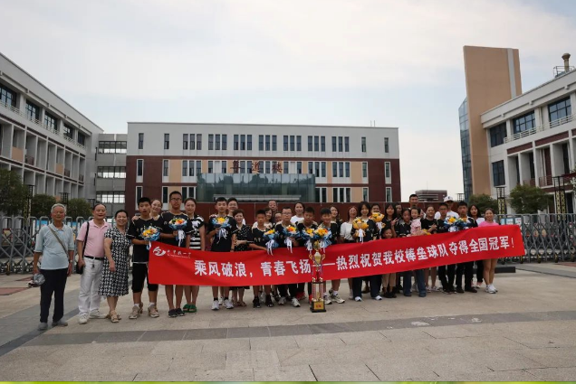 乘风破浪 青春飞扬——热烈祝贺科学城一中棒垒球队获全国冠军！(图3)