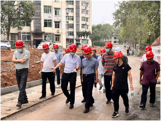 市住建委调研科学城老旧小区改造工作(图1)