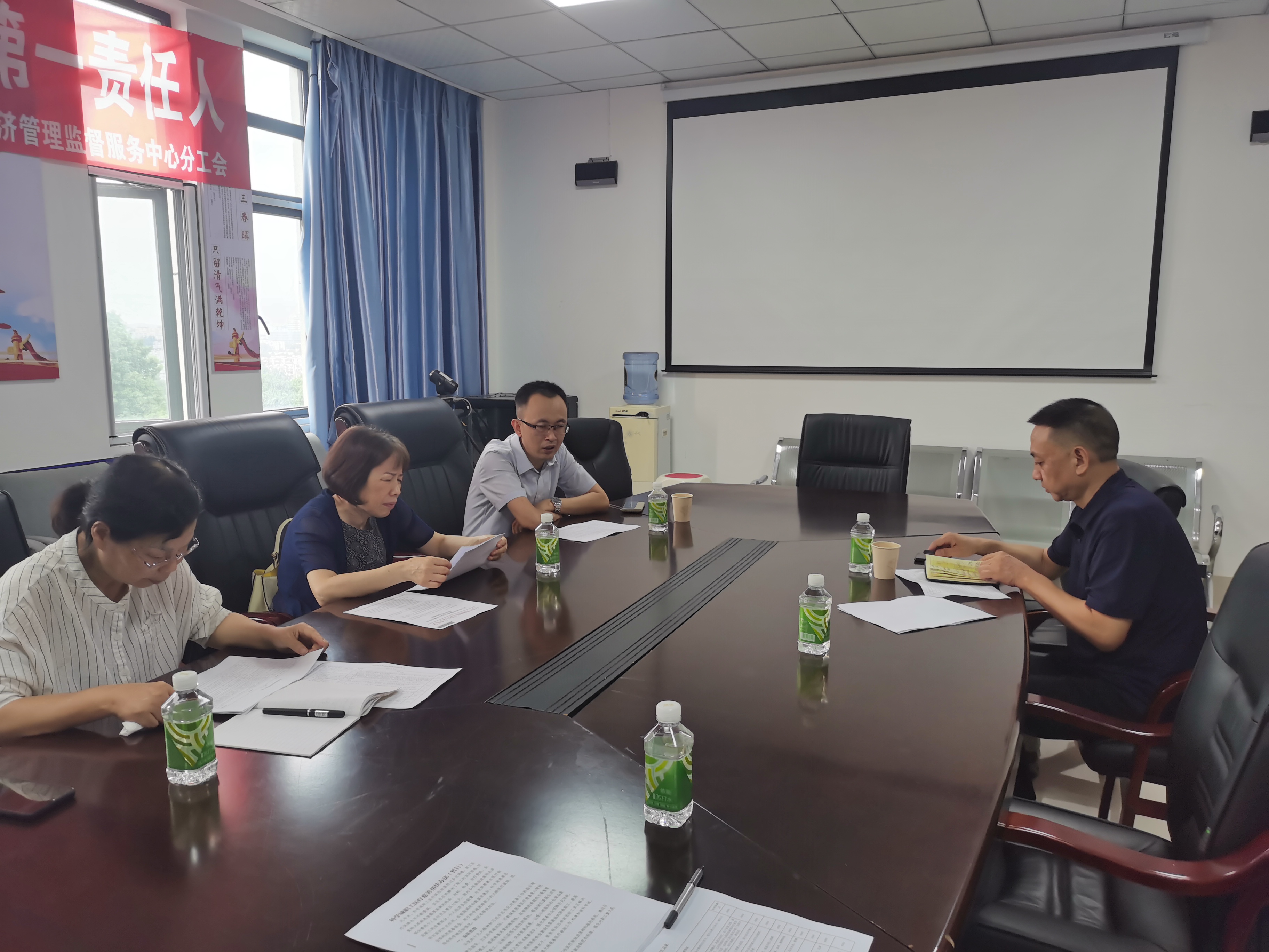 “金秋助学”助力学子筑梦未来(图2) “金秋助学”助力学子筑梦未来(图2)