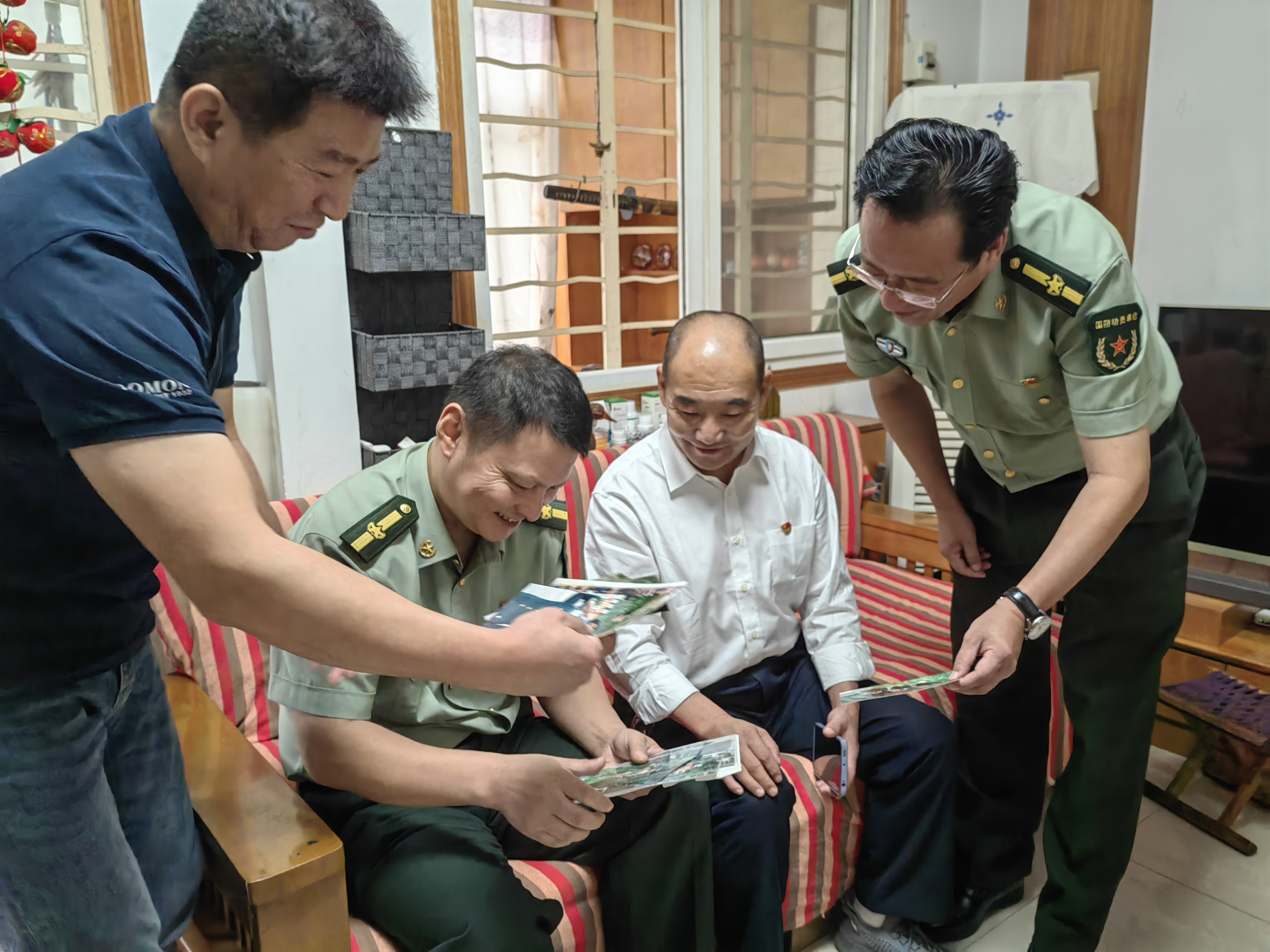 后方暖心，前方放心！中物院人民武装部看望慰问9.5泸定地震一线救灾官兵家属(图3)