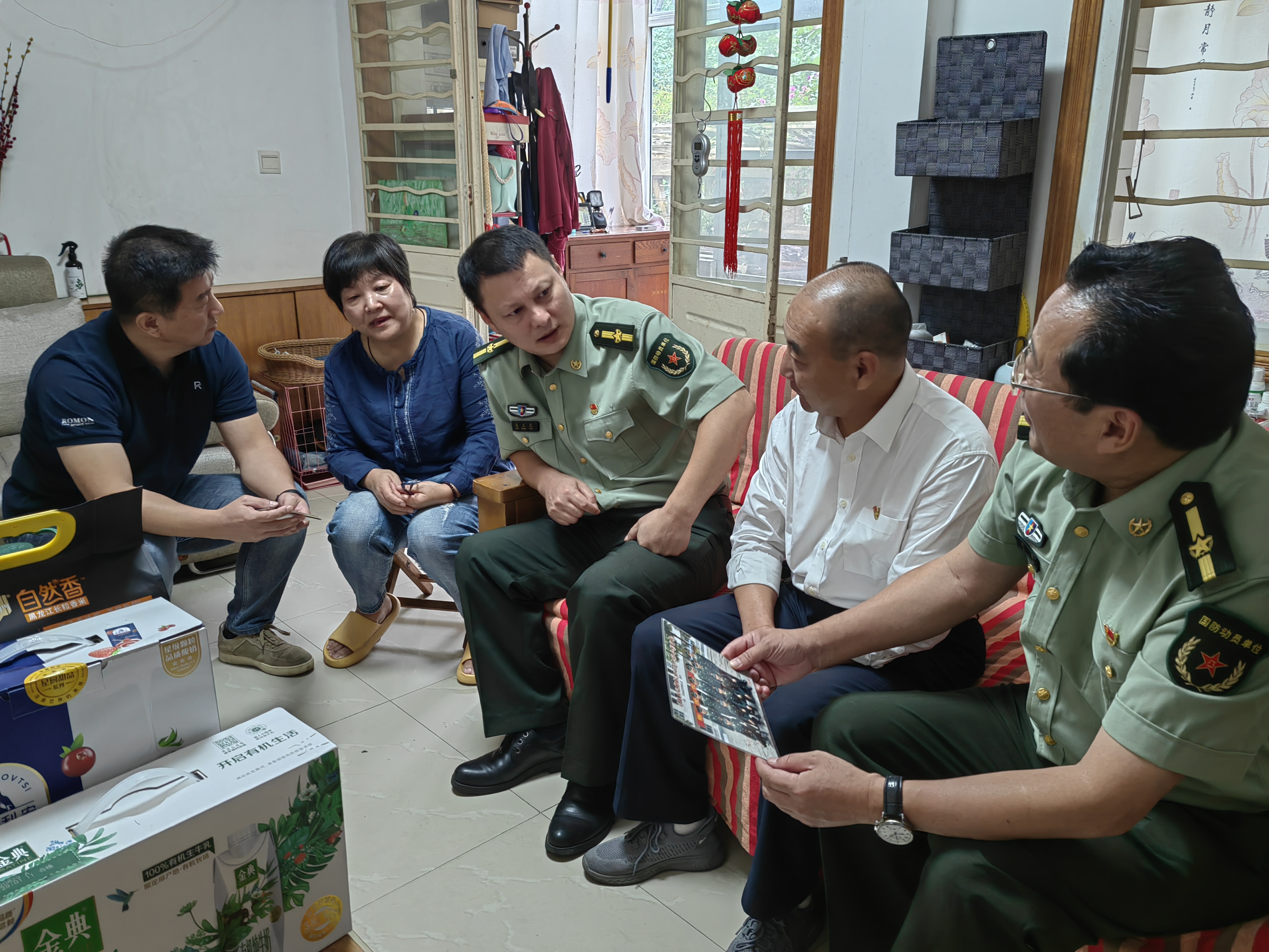 后方暖心，前方放心！中物院人民武装部看望慰问9.5泸定地震一线救灾官兵家属(图2)