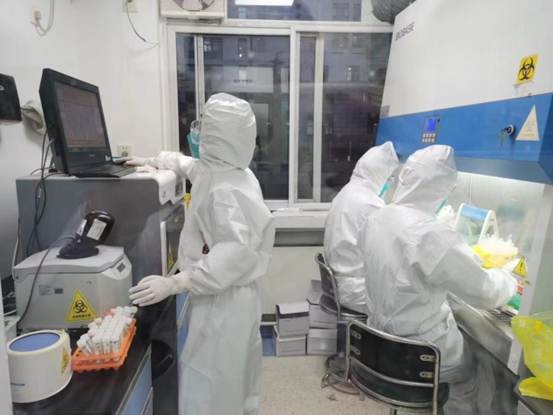 科医“大白”日夜奋战 助力科学城全员核酸检测(图6) 科医“大白”日夜奋战 助力科学城全员核酸检测(图6)