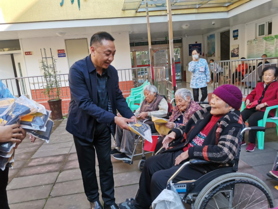孝老爱亲 向上向善 ——科学城民政局走进久远老年关爱中心送温暖(图8) 孝老爱亲 向上向善 ——科学城民政局走进久远老年关爱中心送温暖(图8)