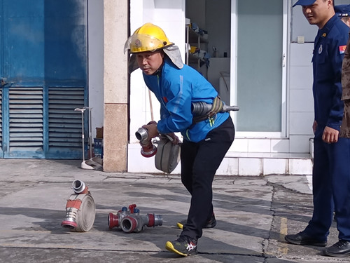 公管部积极开展消防演训活动(图6) 公管部积极开展消防演训活动(图6)