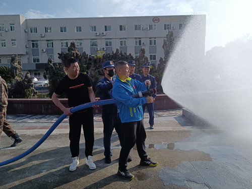 公管部积极开展消防演训活动(图8) 公管部积极开展消防演训活动(图8)