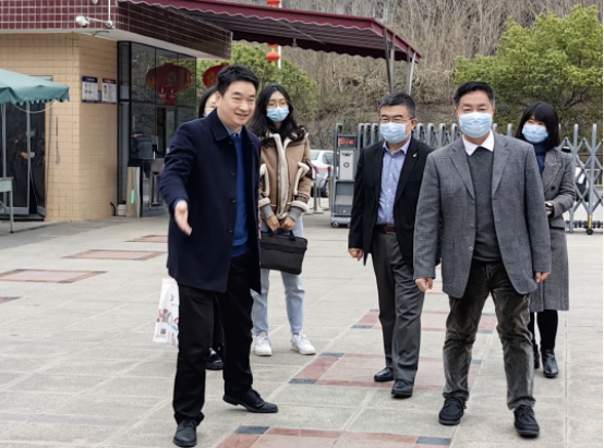 追求卓越，发展共赢——香港科技大学（广州）招生组来我校交流座谈(图1)