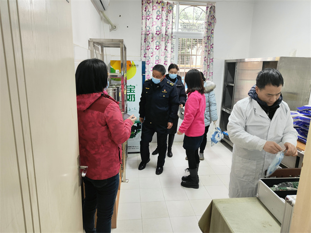 科学城市场监管局开展春季学校开学食品安全专项检查(图1)