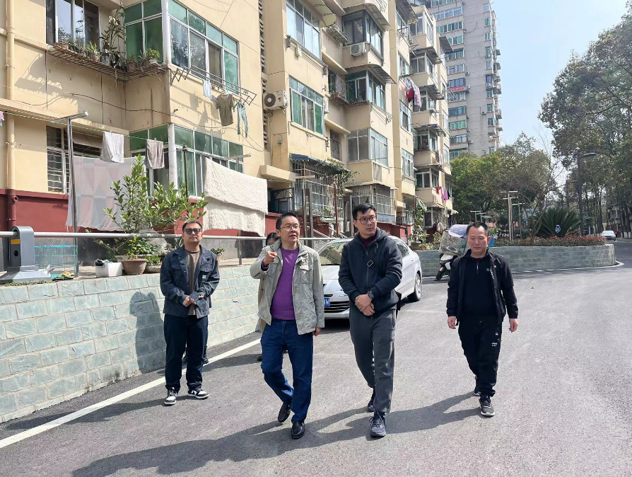 绵阳市住建委对科学城老旧小区改造工作进行督查(图2) 绵阳市住建委对科学城老旧小区改造工作进行督查(图2)
