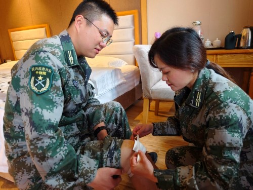 中物院民兵应急分队医护兵完成训练医疗保障任务(图1) 中物院民兵应急分队医护兵完成训练医疗保障任务(图1)