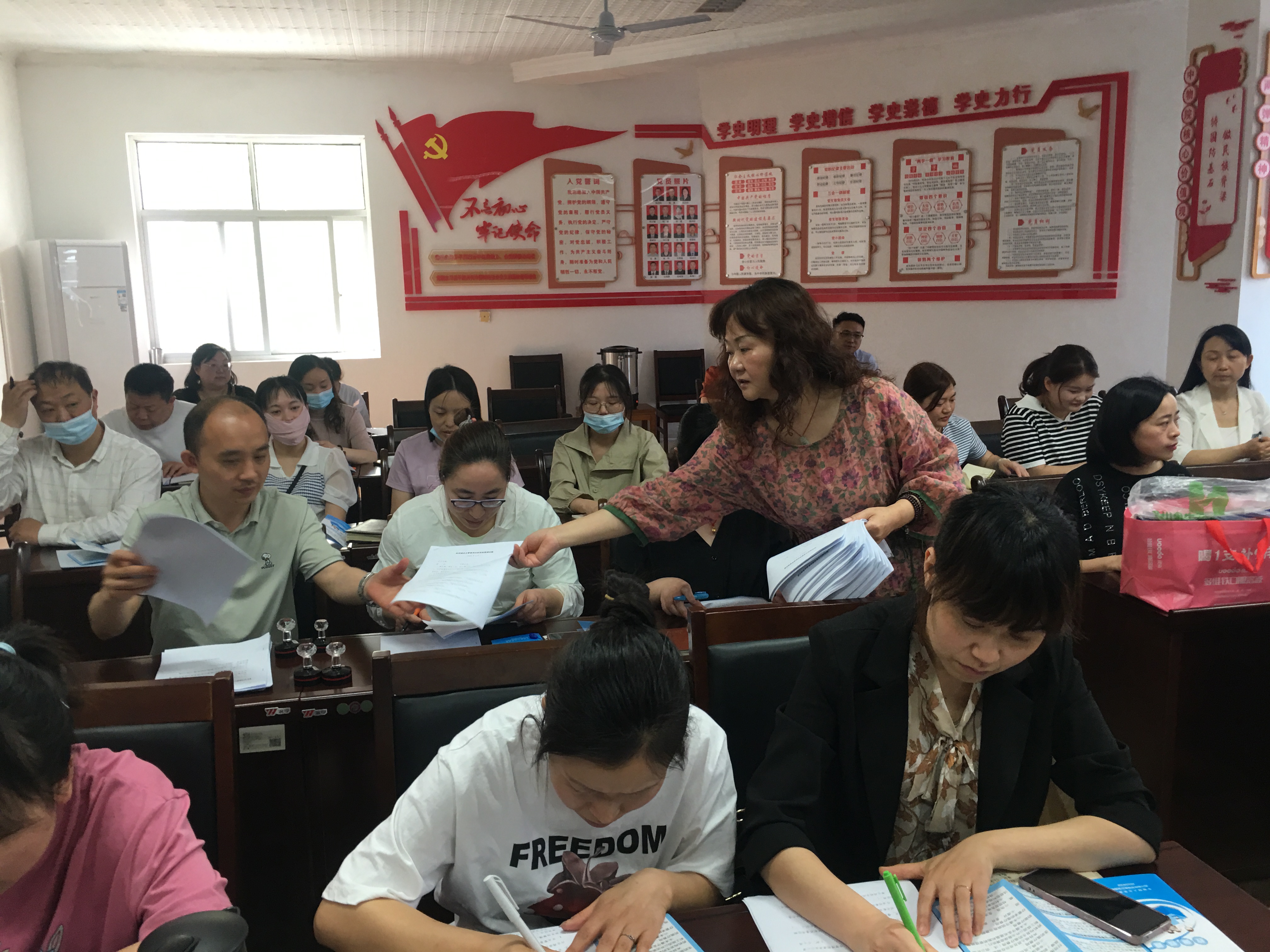 科学城医保局开展 新增定点药店医保政策培训(图1) 科学城医保局开展 新增定点药店医保政策培训(图1)