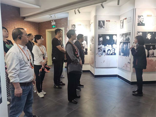 经管中心党支部开展“传承两弹精神 凝聚奋进力量”主题党日活动(图5) 经管中心党支部开展“传承两弹精神 凝聚奋进力量”主题党日活动(图5)