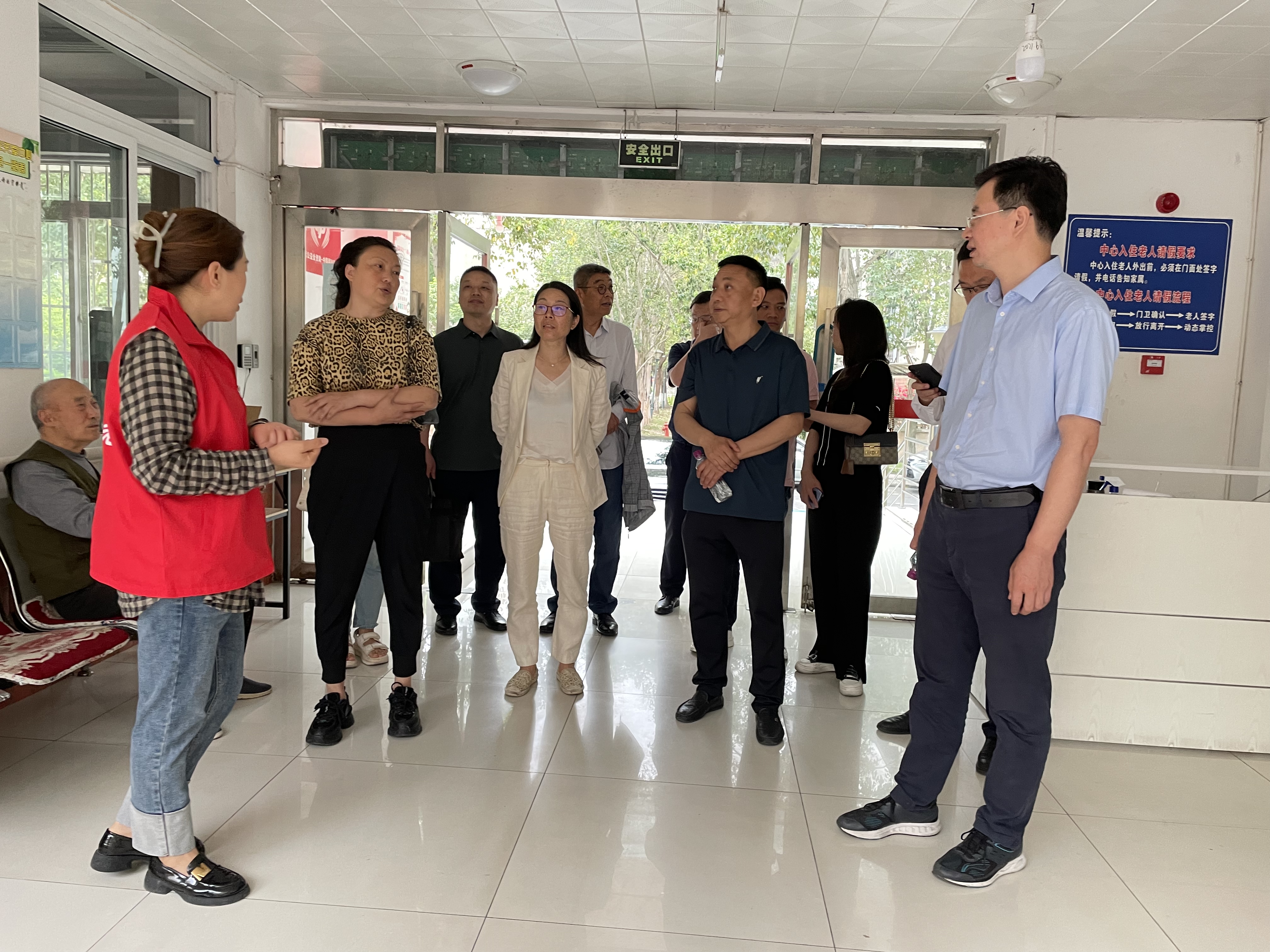 市政协委联委主任王岚一行到科学城调研养老服务工作及政协委员工作室建设情况(图3) 市政协委联委主任王岚一行到科学城调研养老服务工作及政协委员工作室建设情况(图3)