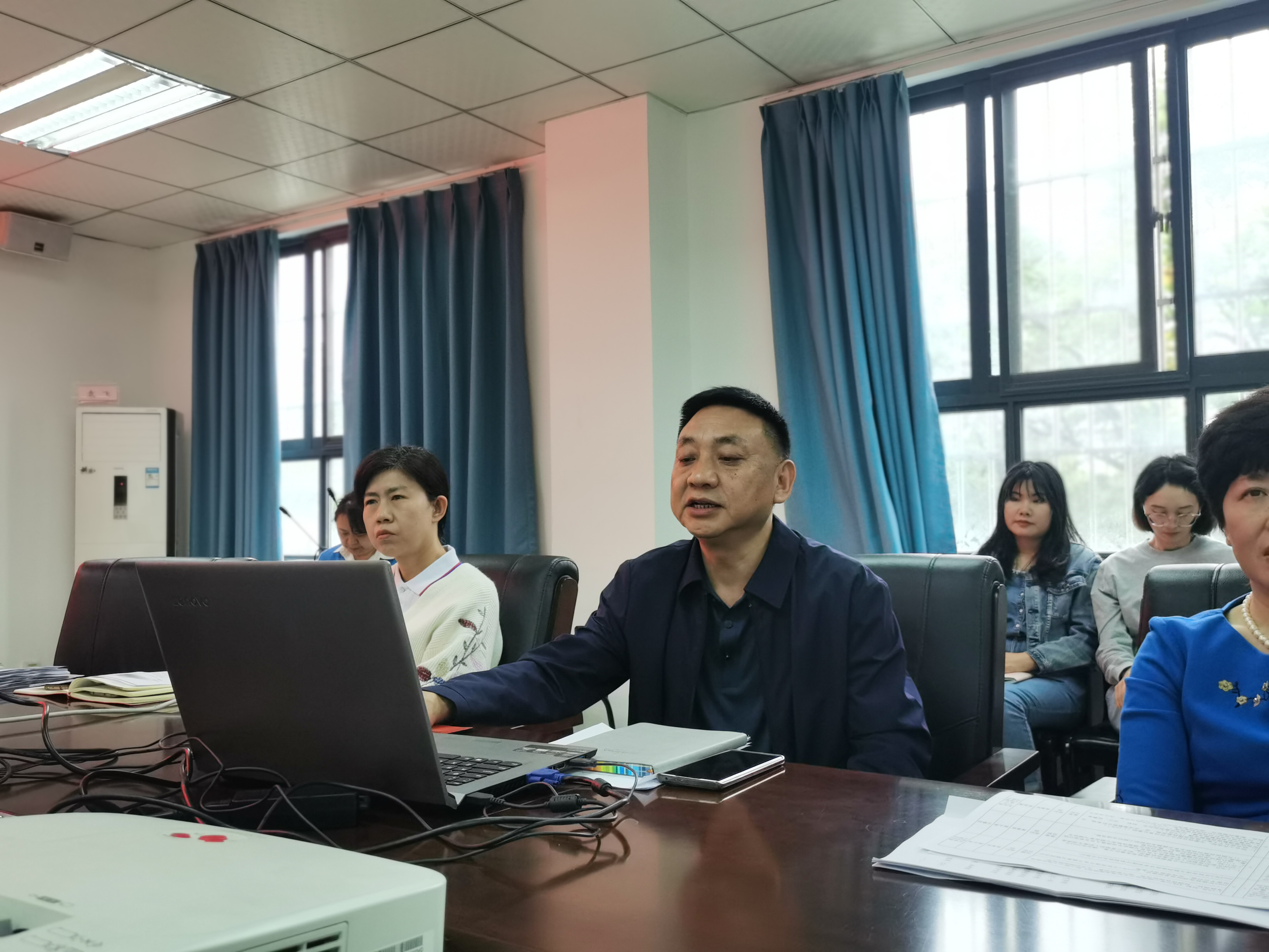 医疗与民政中心分工会组织职工深入学习宣传贯彻党的二十大精神(图2) 医疗与民政中心分工会组织职工深入学习宣传贯彻党的二十大精神(图2)