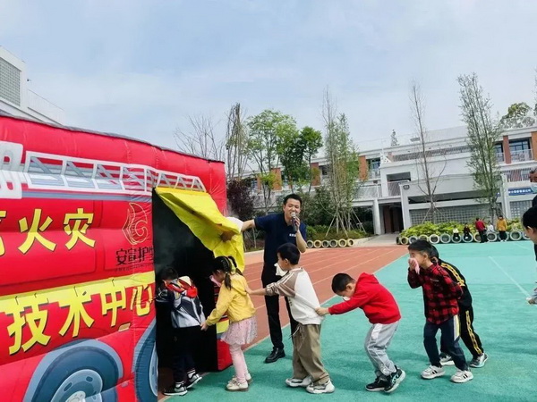 科学城春蕾幼儿园消防安全知识培训及安全演练(图1)