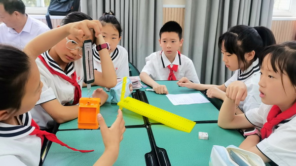 科学城春蕾学校开展“文轩教育杯”小学科学骨干教师培训暨教育教学成果展评活动(图2)