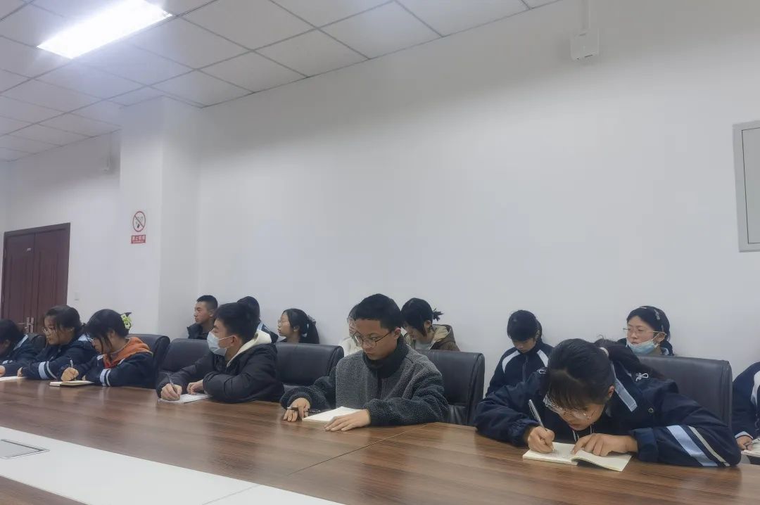 倾听心声，助力成长——科学城一中召开学生代表座谈会(图3)