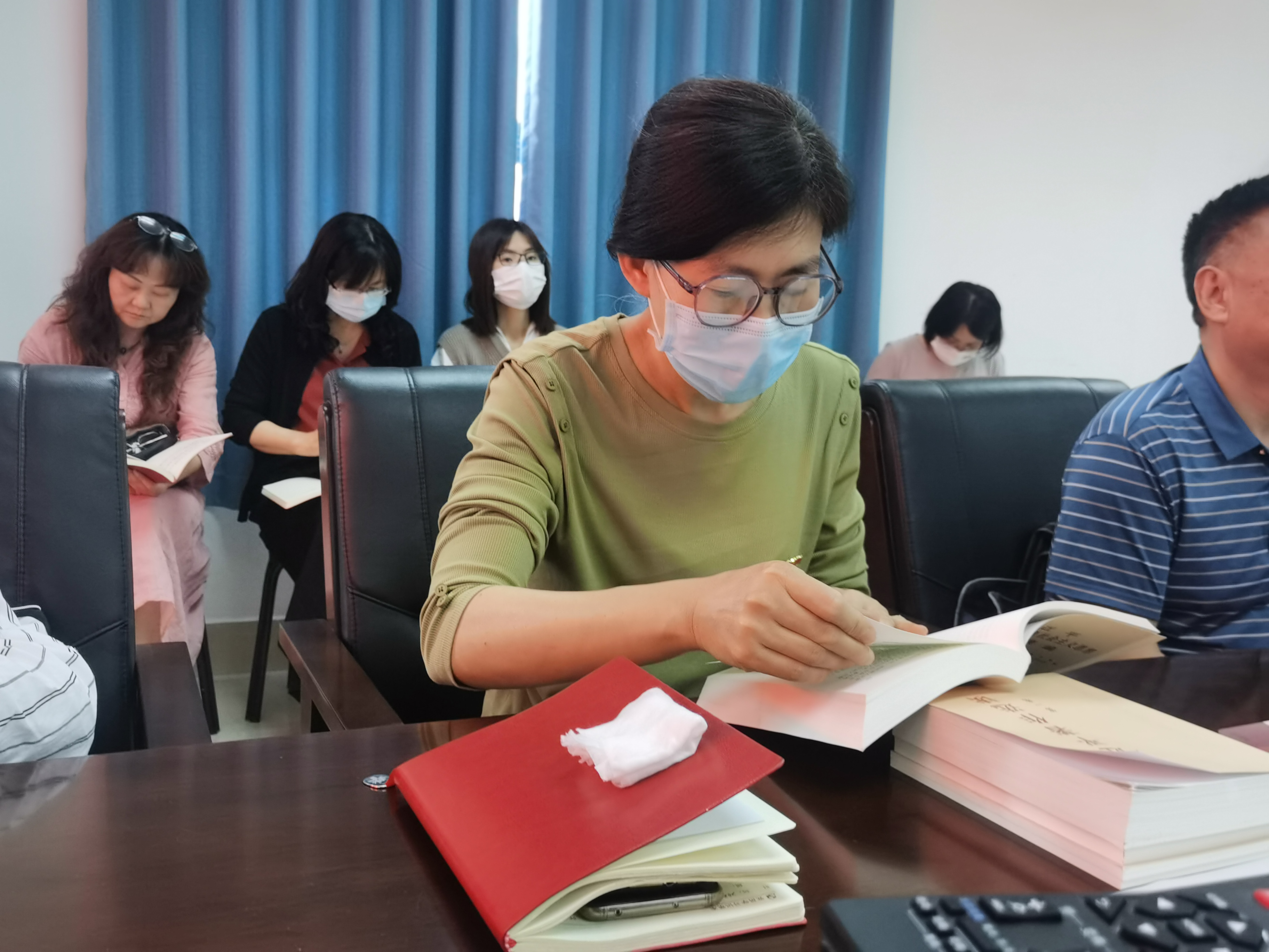 医疗与民政中心开展学习习近平新时代中国特色社会主义思想主题教育专题党课(图3)