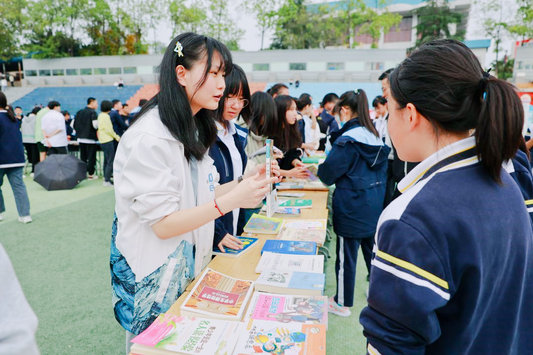 【科一·读书节】书香流动，科学城一中校园图书跳蚤市场现场直击！(图6)