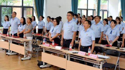 春蕾学校开展“七一”表彰大会暨二十大精神人人讲微党课 活动(图5)