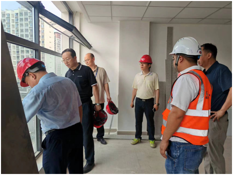 王洋副院长视察春蕾小学建设工地(图3)
