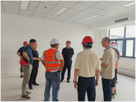 王洋副院长视察春蕾小学建设工地(图5)
