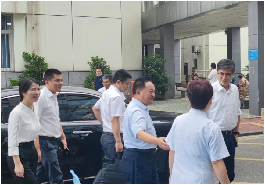 绵阳市委常委、副市长李栋来院慰问科学城医院临床一线医务人员(图1)