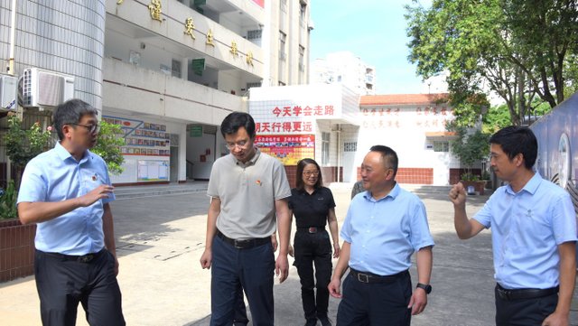 公管部刘开武部长一行视察科学城春蕾学校新学期开学准备工作(图3)