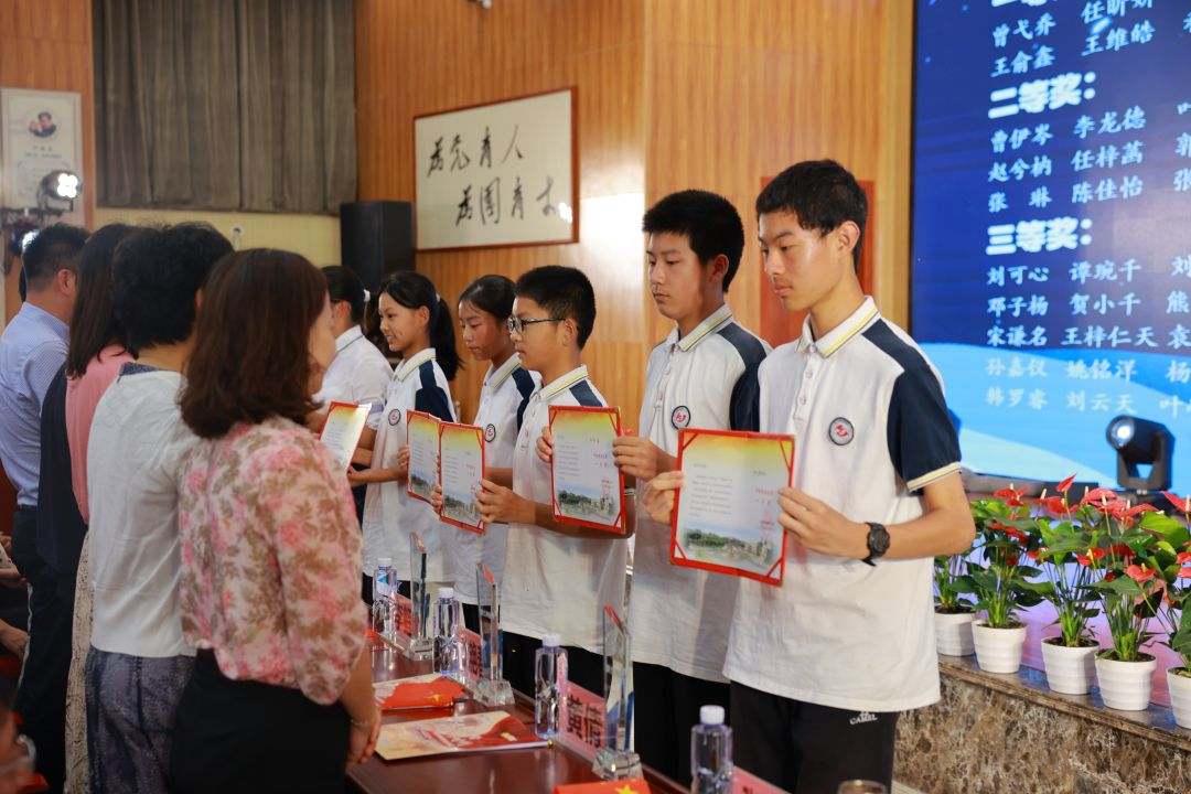 不忘来时路，建功新时代——科学城一中开学第一课震撼启幕！(图13)