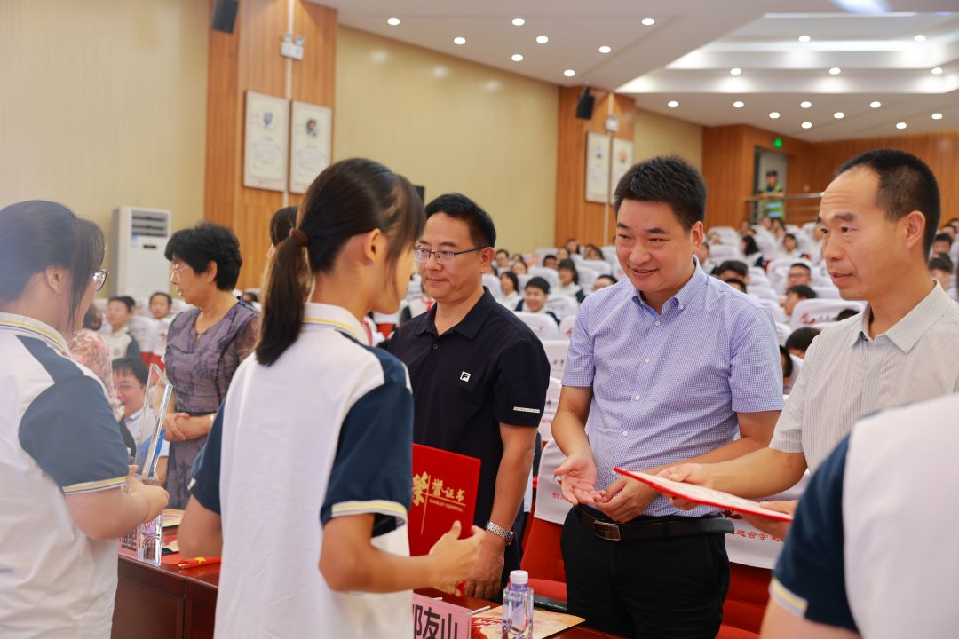 不忘来时路，建功新时代——科学城一中开学第一课震撼启幕！(图21)