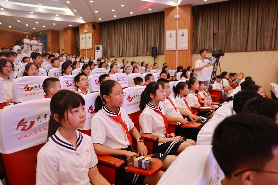 不忘来时路，建功新时代——科学城一中开学第一课震撼启幕！(图23)