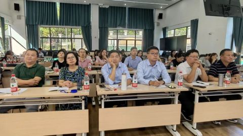 春蕾学校组织教师参加线上国际课程课改研讨会(图1)