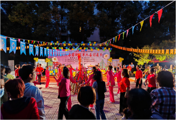 玩转花样集市 爱心陪伴公益——春雷街道开展第九届邻居节之春晖社区分会场“邻里情”活动(图3) 玩转花样集市 爱心陪伴公益——春雷街道开展第九届邻居节之春晖社区分会场“邻里情”活动(图3)