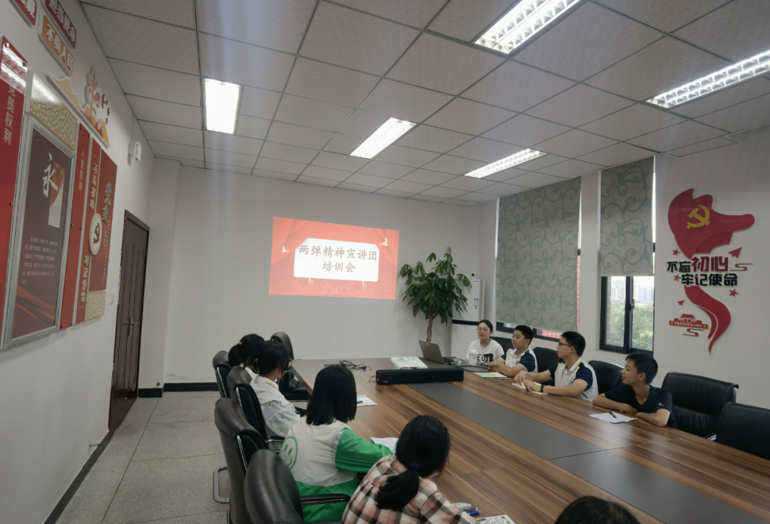少年心向党，两弹宣讲团——科学城一中开展两弹元勋科学家故事宣讲培训会(图1)