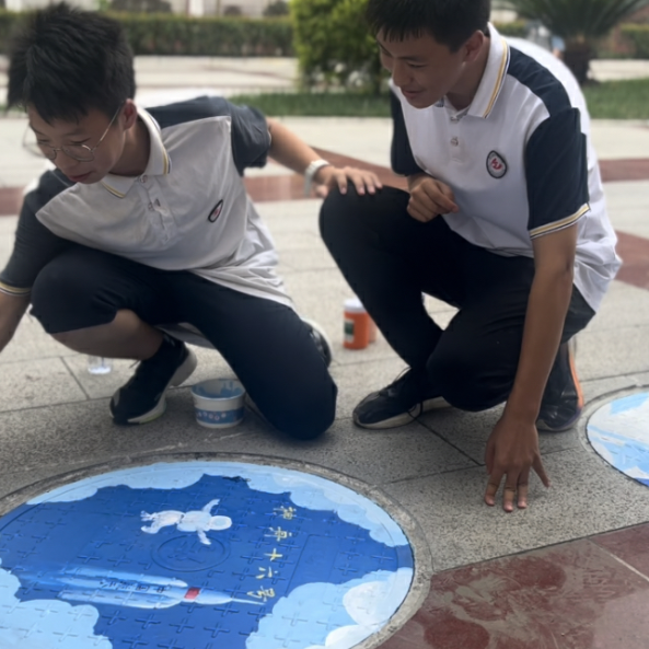“井”上添画，不负韶华 ——科一学子用井盖画描绘科技蓝图(图3)