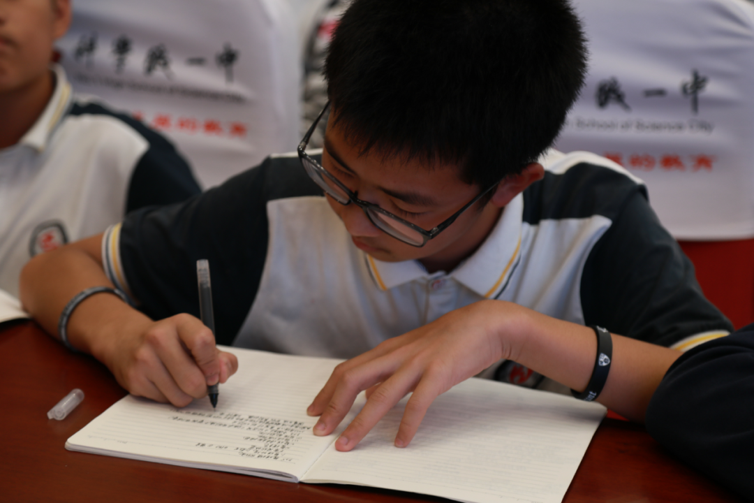 缅怀革命先烈，传承红色精神——科学城一中开展国防教育进校园系列活动(图10)