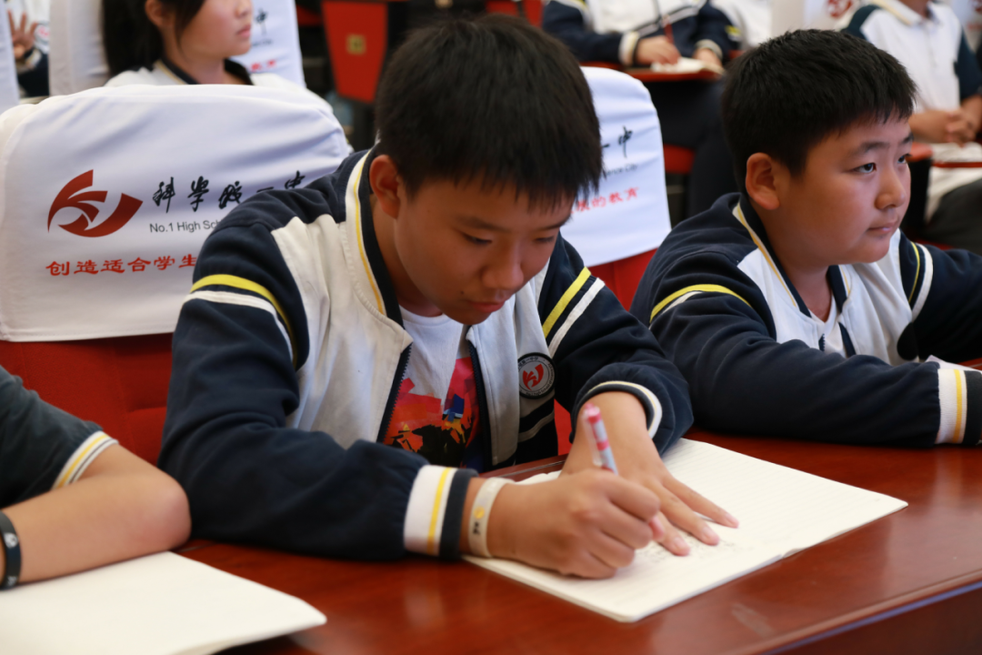 缅怀革命先烈，传承红色精神——科学城一中开展国防教育进校园系列活动(图11)