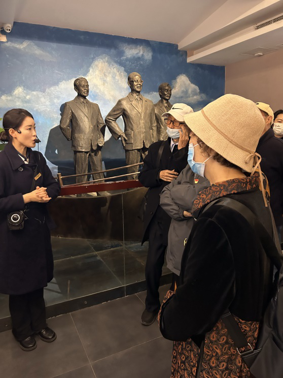 重温往昔峥嵘岁月 传承两弹一星精神——春晓社区第一党支部开展“两弹城党性教育”主题党日活动(图2) 重温往昔峥嵘岁月 传承两弹一星精神——春晓社区第一党支部开展“两弹城党性教育”主题党日活动(图2)