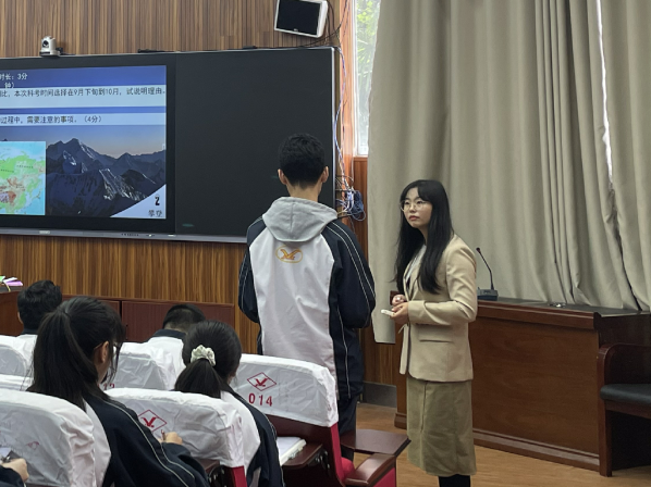 “同课”中碰撞， “异构”中精彩——科一中地理组赴江油一中参加“同课异构”教研活动(图3)
