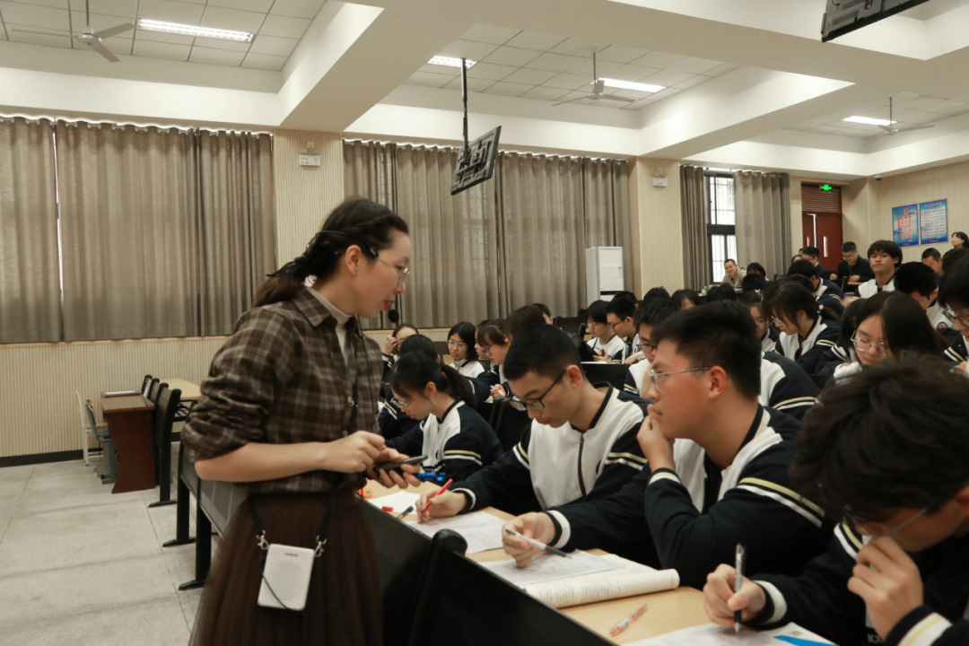 立足课堂深耕耘，教研相长促提升——三校高三物理同课异构活动在科学城一中举行(图7)