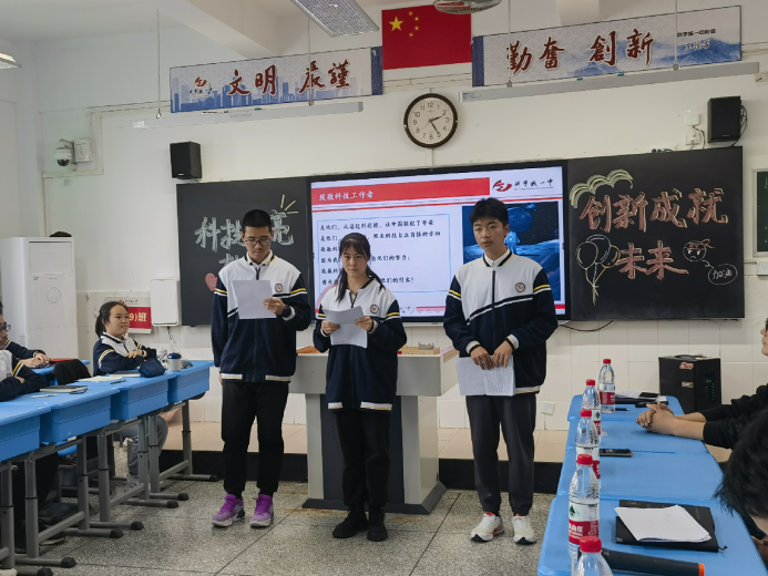 科技点亮梦想，创新成就未来——范国滨院士参加高一“科创院士班”主题班会(图6)
