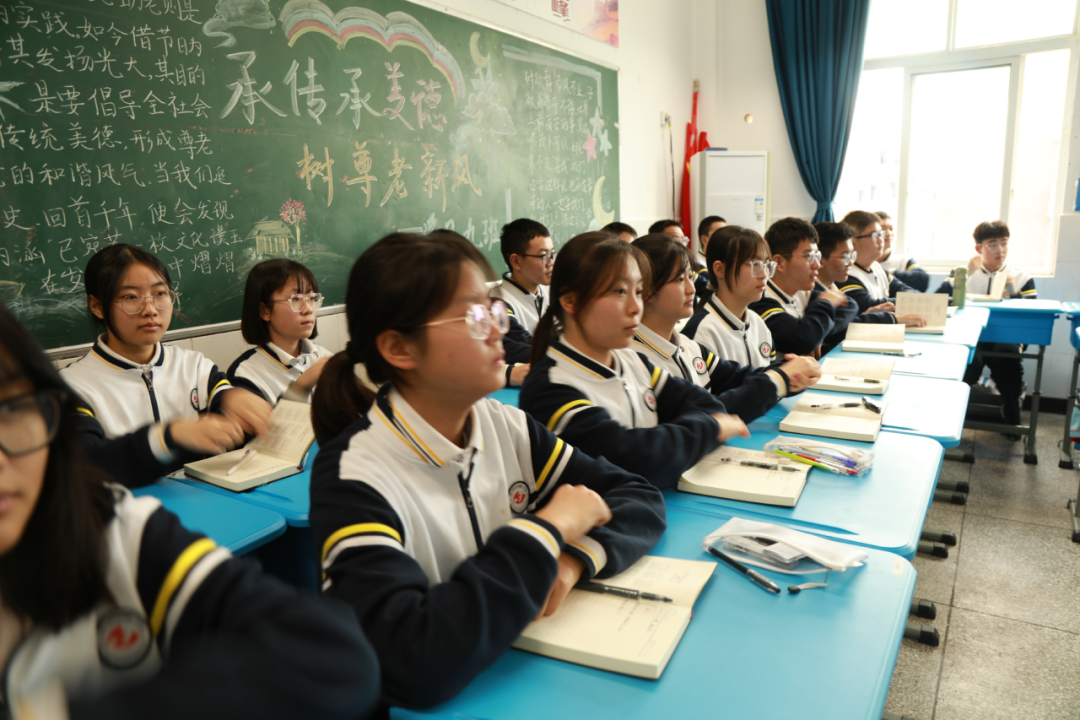 科技点亮梦想，创新成就未来——范国滨院士参加高一“科创院士班”主题班会(图8)