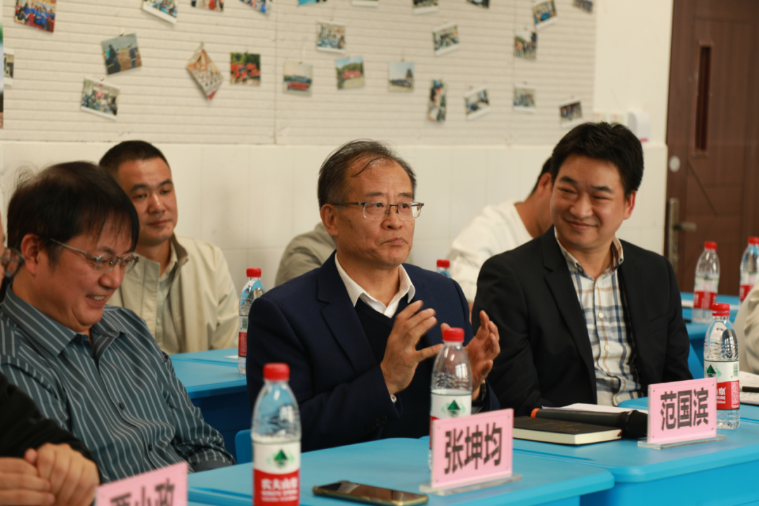 科技点亮梦想，创新成就未来——范国滨院士参加高一“科创院士班”主题班会(图12)