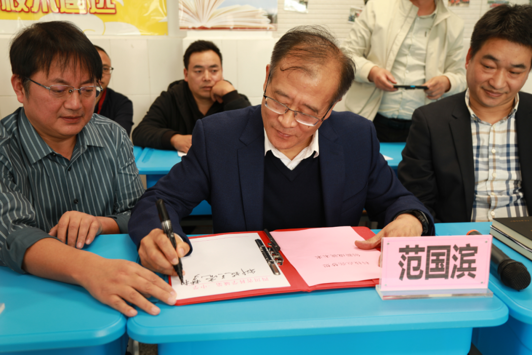 科技点亮梦想，创新成就未来——范国滨院士参加高一“科创院士班”主题班会(图13)