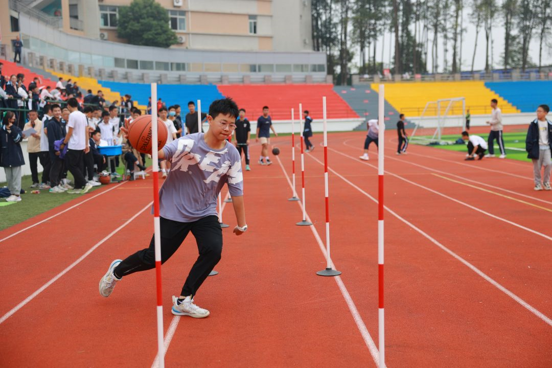 拼搏点燃秋日，青春激情飞扬——科一中第29届运动会（初中场）精彩瞬间(图8)