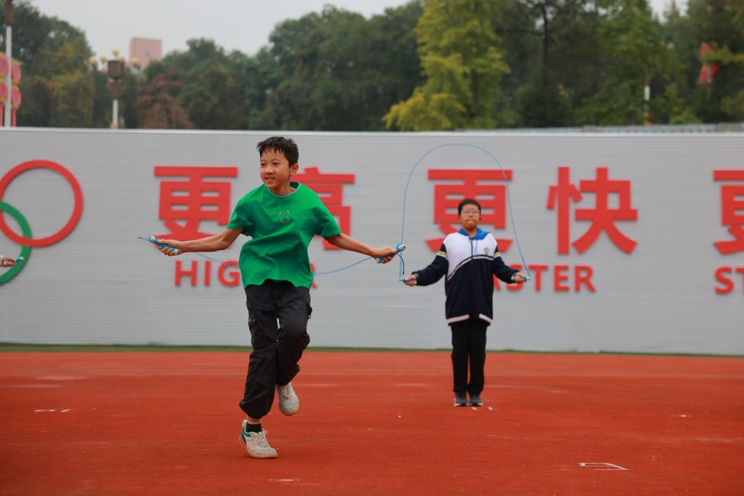 拼搏点燃秋日，青春激情飞扬——科一中第29届运动会（初中场）精彩瞬间(图10)