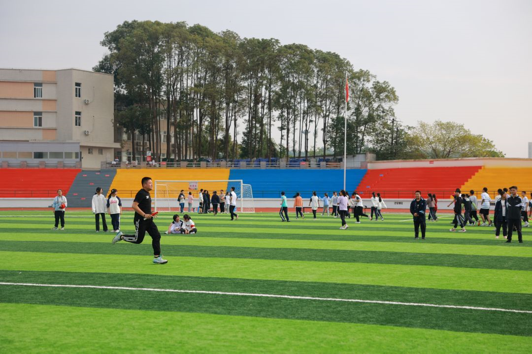 拼搏点燃秋日，青春激情飞扬——科一中第29届运动会（初中场）精彩瞬间(图6)