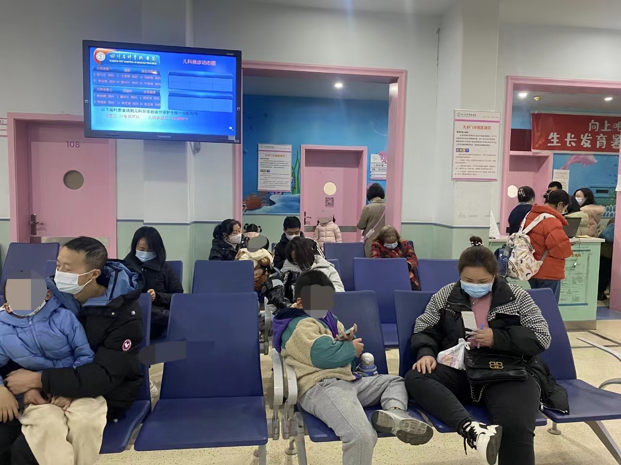 科学城办事处副主任苗红波到辖区医院现场督导儿童呼吸道感染疾病医疗救治工作(图3) 科学城办事处副主任苗红波到辖区医院现场督导儿童呼吸道感染疾病医疗救治工作(图3)