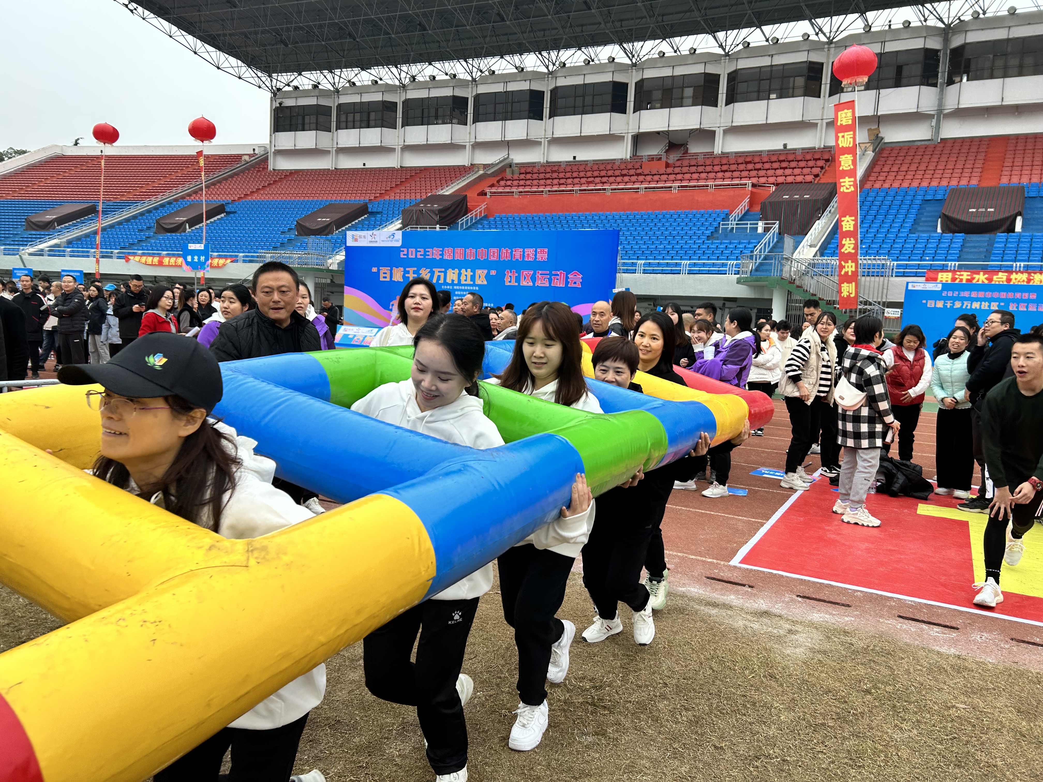 春雷街道参加绵阳市“百城千乡万村社区”社区运动会(图1)