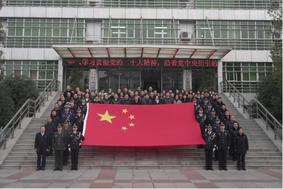 公管部（科办）组织升国旗仪式 暨“中物院获赠65周年院庆日在天安门广场升起的国旗”展示活动(图1)
