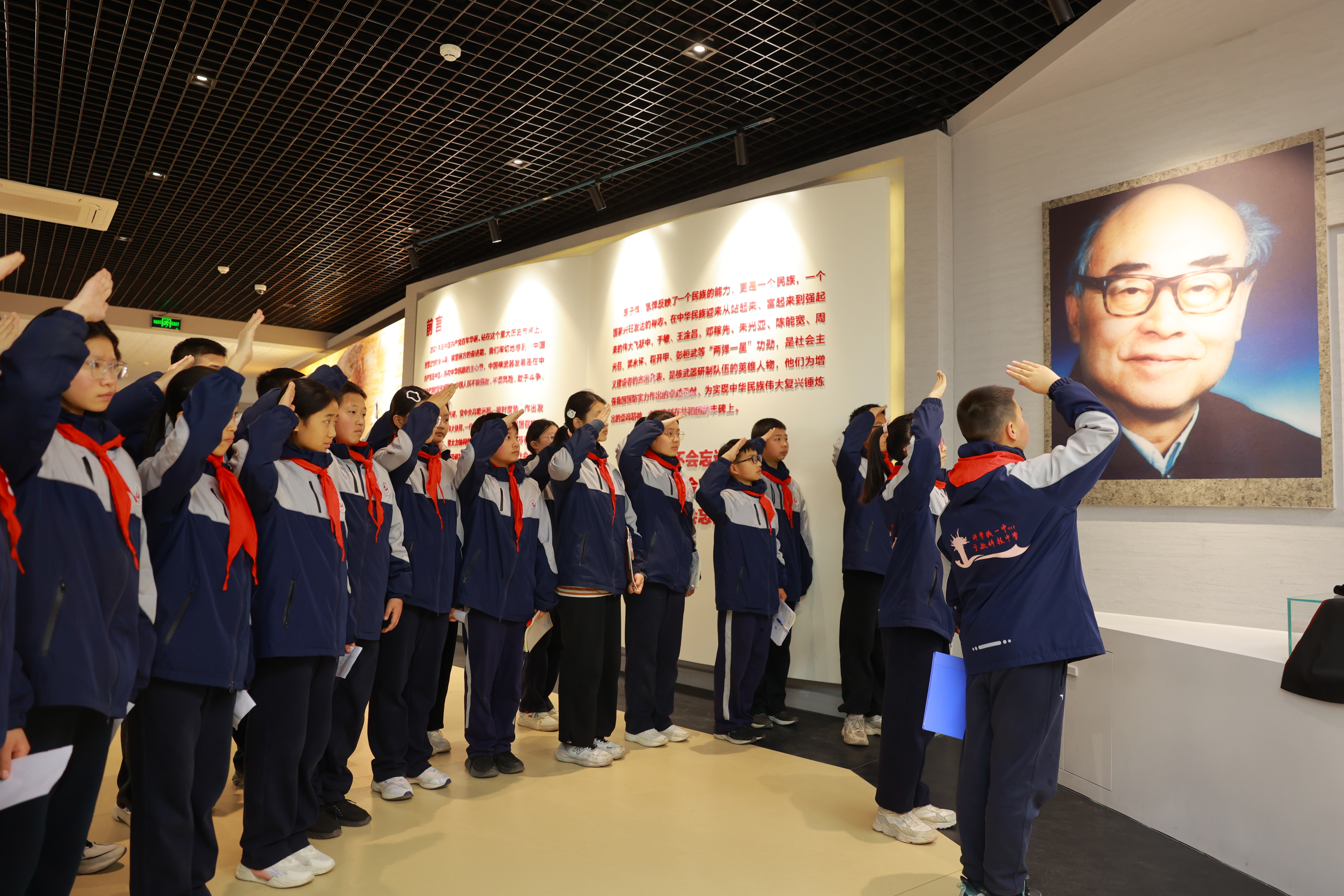 1.科学城一中组织师生开展清明祭奠活动.jpg